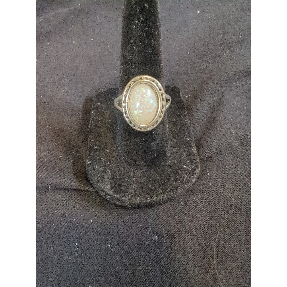 Vintage Silver Toned Ring with‎ Oval Opal Center Stone - Size 8